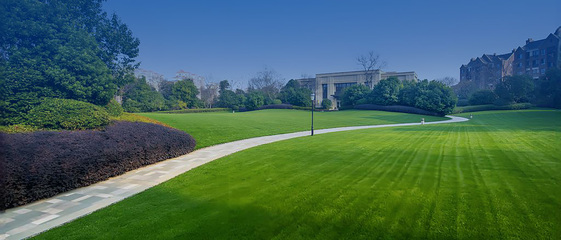 甘肅榮洋實業(yè)集團有限責任公司是集房地產(chǎn)開發(fā)經(jīng)營,房屋銷售、租賃,物業(yè)管理;工程管理服務;建筑工程施工、裝飾、裝修,市政工程設計、施工,園林綠化;保潔服務;企業(yè)管理咨詢,酒店經(jīng)營管理;建筑機械、設備租賃銷售,五金建材、水暖材料、日用百貨、電梯的批發(fā)及零售為一體的民營企業(yè)。